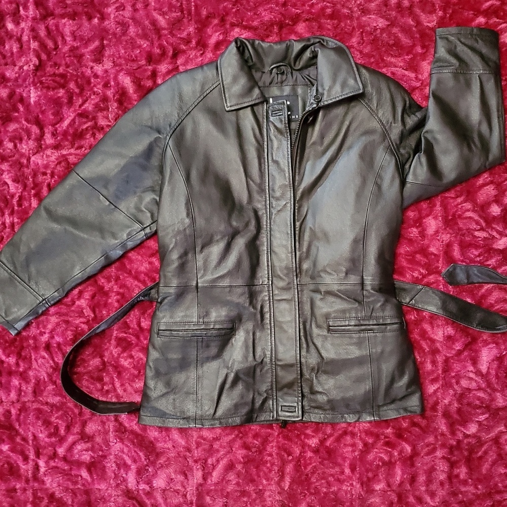 KC COLLECTIONS BLACK LEATHER JACKET WITH BELT!